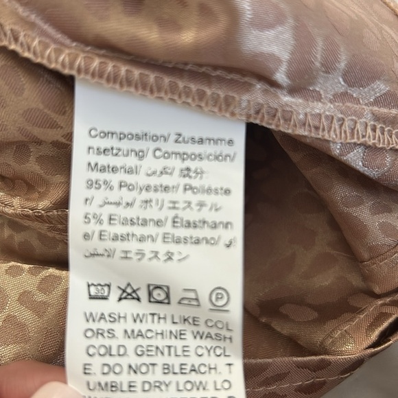 SHEIN tan v neck Print Silky Blouse size small NWOT top - Picture 5 of 5